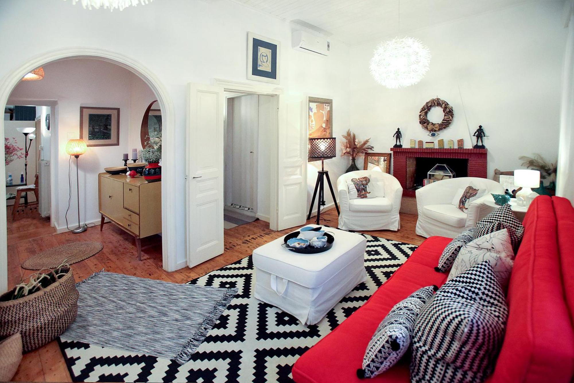 The Red House In Dassia Bagian luar foto